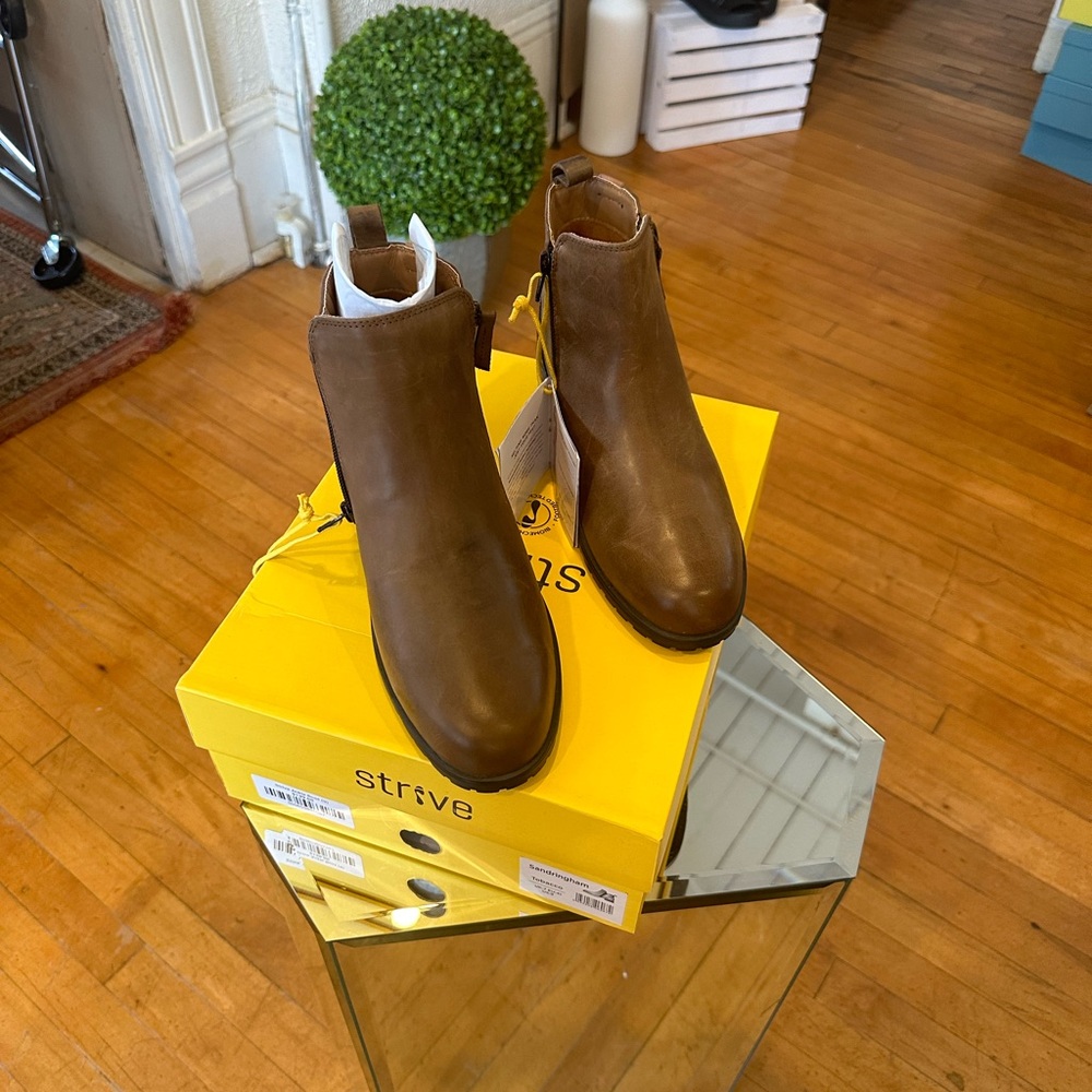 Brown Sandringham ankle boot.